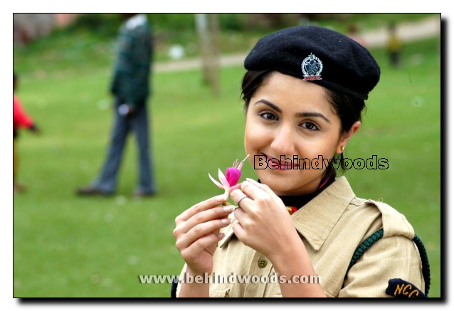 Azhagai Irukirai Bayamai Irukirathu Photo Gallery